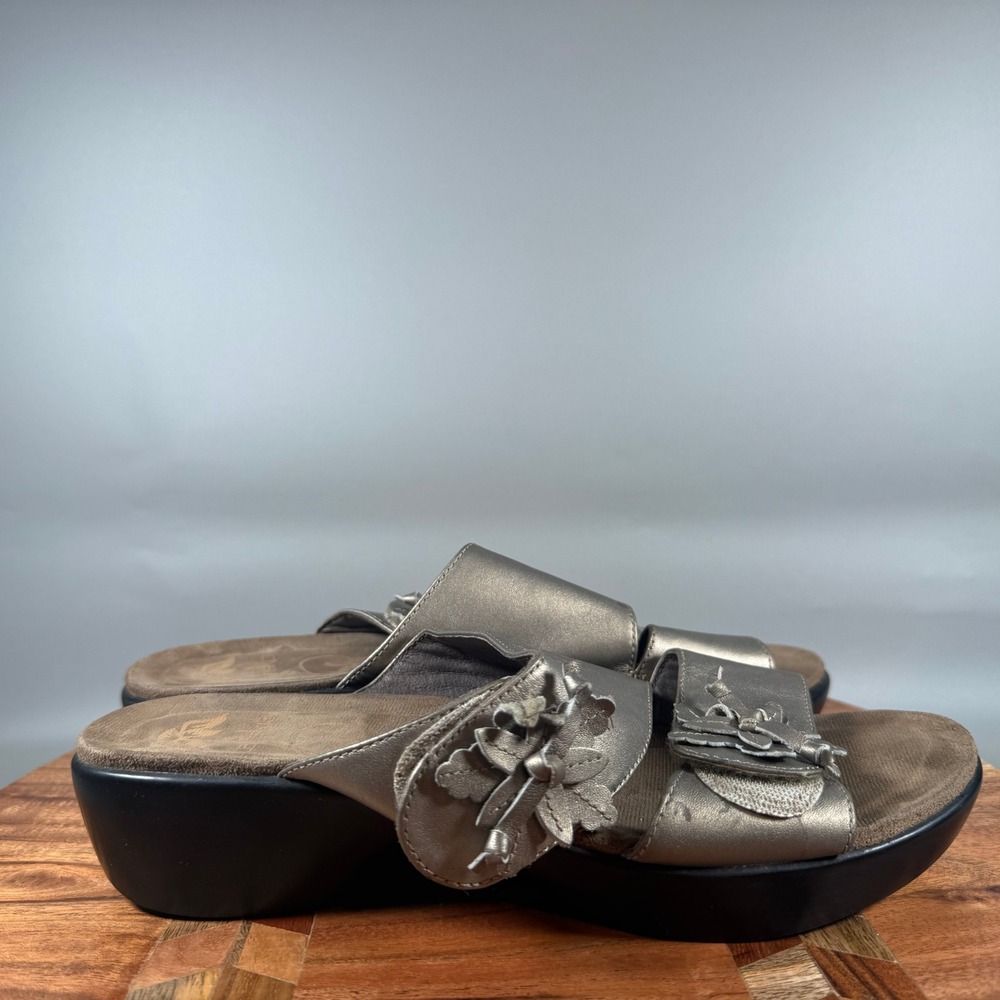 Dansko Metallic Pewter Leather Floral Wedge‎ Slide Sandals Womens 38 EU 7.5-8 US